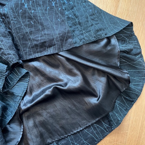 Anne Carson Black Linen Pleated Boho Midi Skirt with Floral Embroidery - Picture 6 of 8